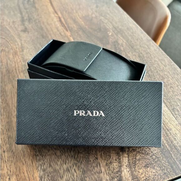 (Last call) EUC Prada PR 02XS HERITAGE Sunglasses with case and box - Picture 15 of 15